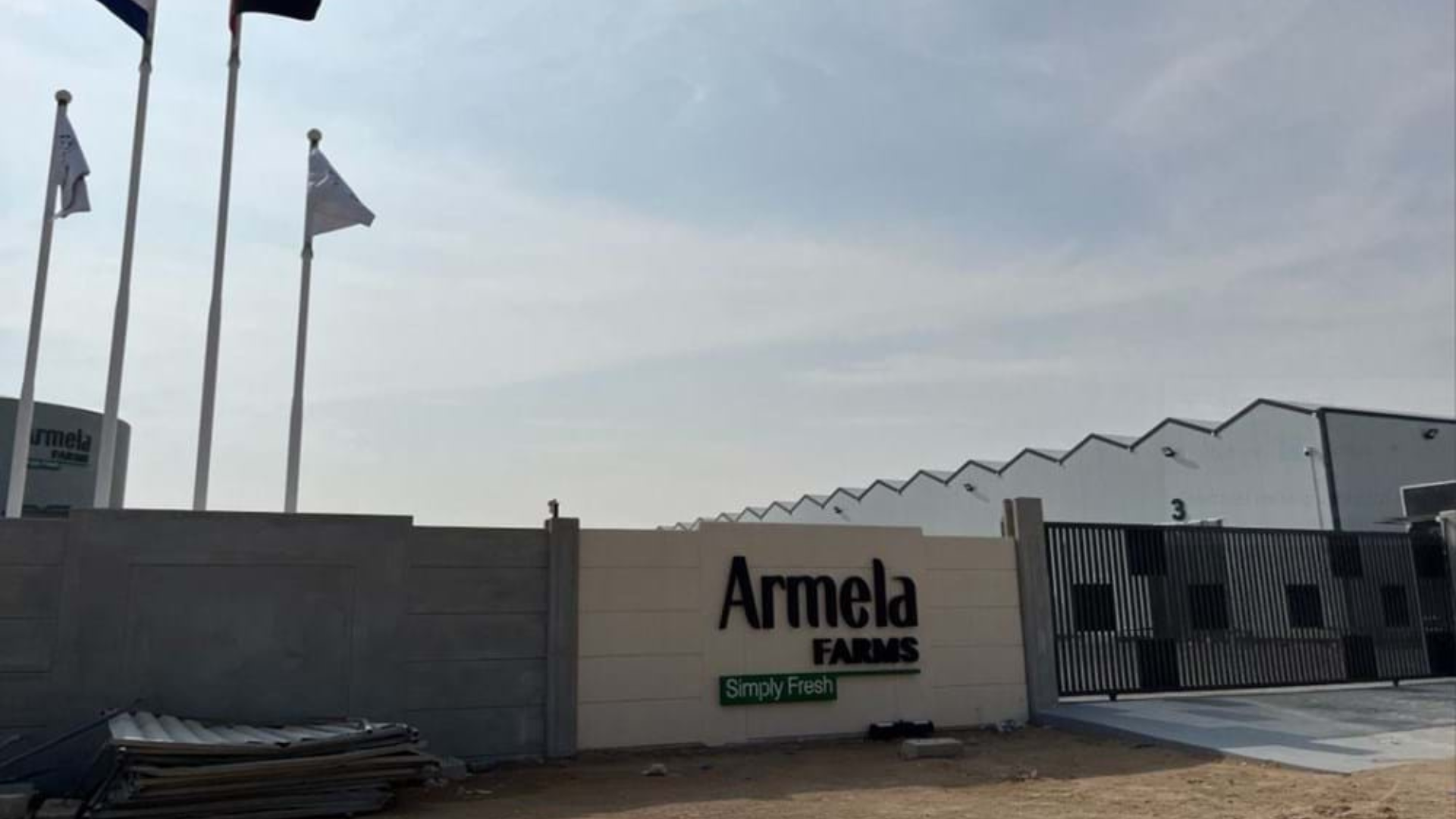 CS - Armela Farms - Abu Dhabi - United Arab Emirates - Hot Climate - PARperfect - Leafy Greens - Buiolding.png